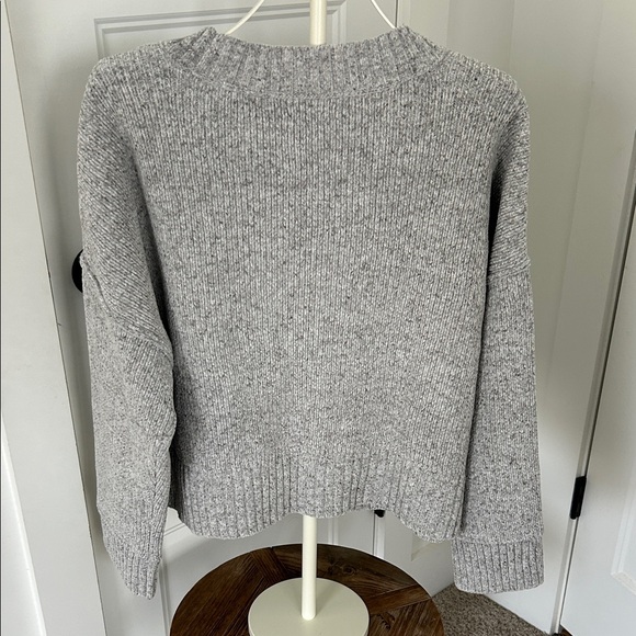 Like New Abercrombie & Fitch Gray Ribbed V-Neck Button Cardigan - Picture 6 of 6